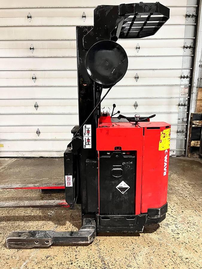 Side view of Budget Raymond 812‑E3RTT reach truck, non‑CSA.