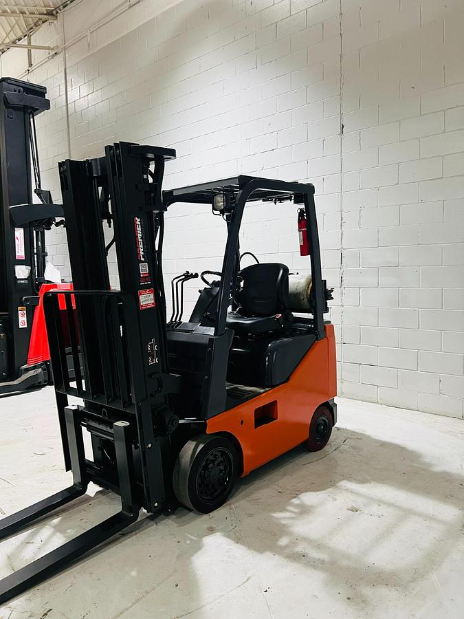 Toyota 8FGCU15 – passenger-side front angle – mast, forks, and cushion tires – CSA/MOL propane forklift – Brampton ON