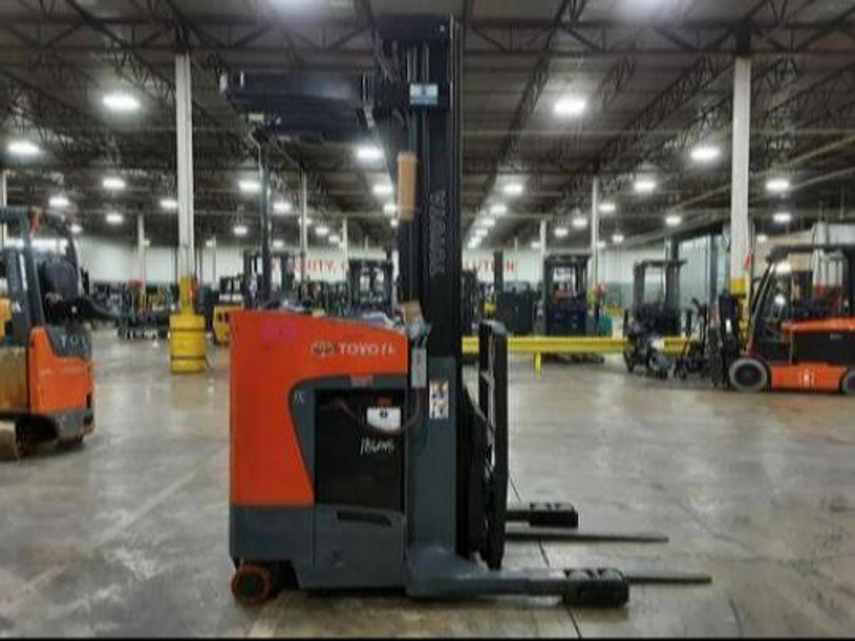 2020 Toyota 8BRU23 – CSA Electric Reach Truck | 4,500 lb | 211” Triple Mast | Side Shift | Battery Extra | Freezer Upgrade Available | Brampton ON