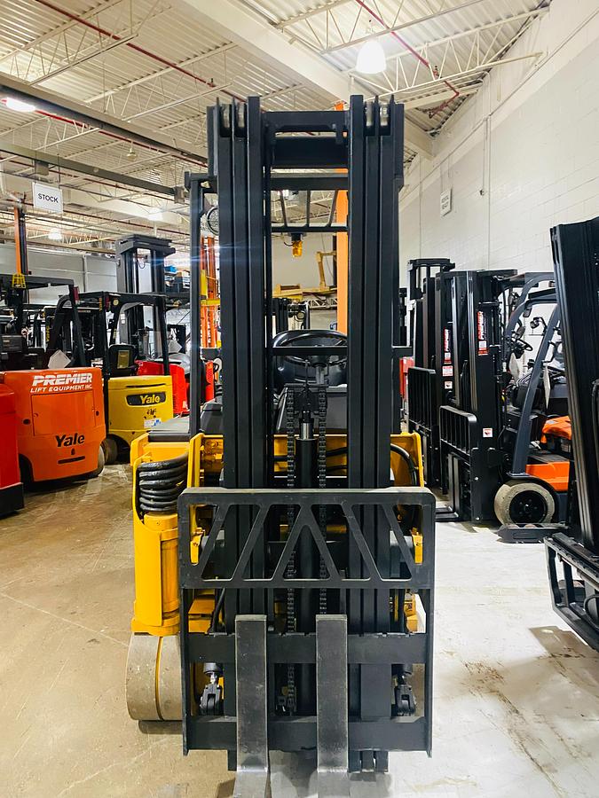 Front mast view of Drexel SLT30 electric swing mast forklift showing 3-stage mast, tilt cylinders, and CSA-certified carriage – unit staged in Brampton ON