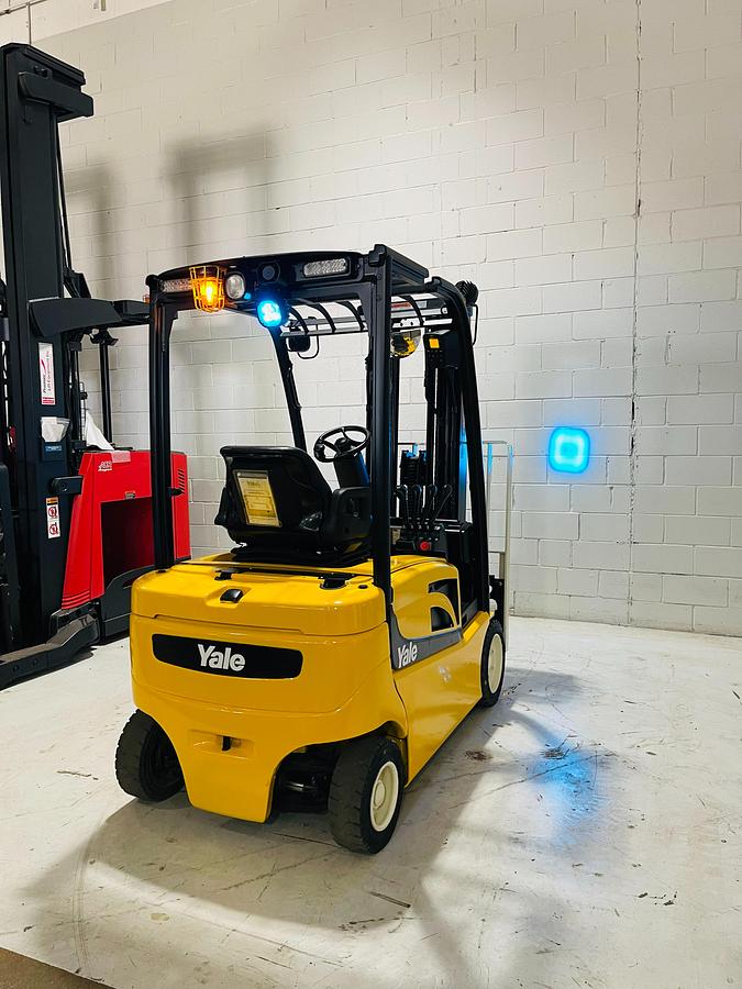 Yale ERP040VFN – rear angle from opposite side – counterweight, safety decals, and tire tread – CSA electric forklift – Brampton ON