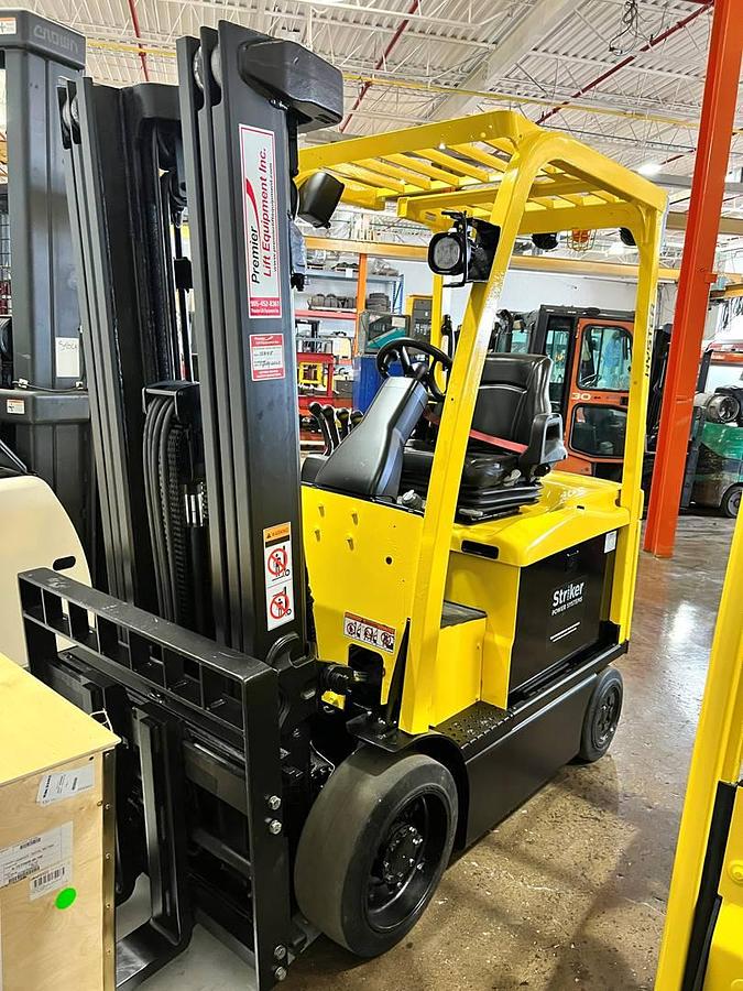 Hyster E60XN – angled front view – forks, mast rails, and cushion tires – CSA-certified electric forklift – Brampton ON