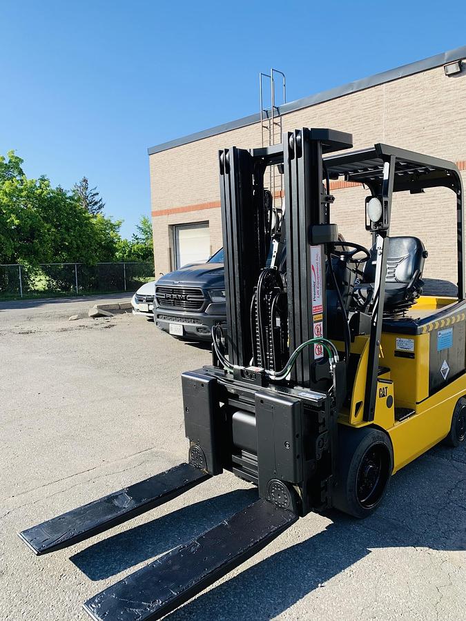 Refurbished 4‑Wheel Electric Counterbalance Forklifts | 3,000–12,000 lb