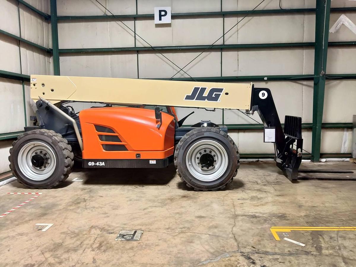 Opposite side view showing enclosed cab and CSA-certified chassis