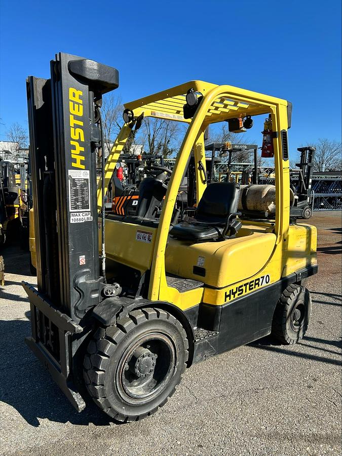 “Hyster H70FT propane forklift opposite front angle – TSU mast, forks, pneumatic tires, 7,000 lb outdoor LPG forklift – Brampton ON”