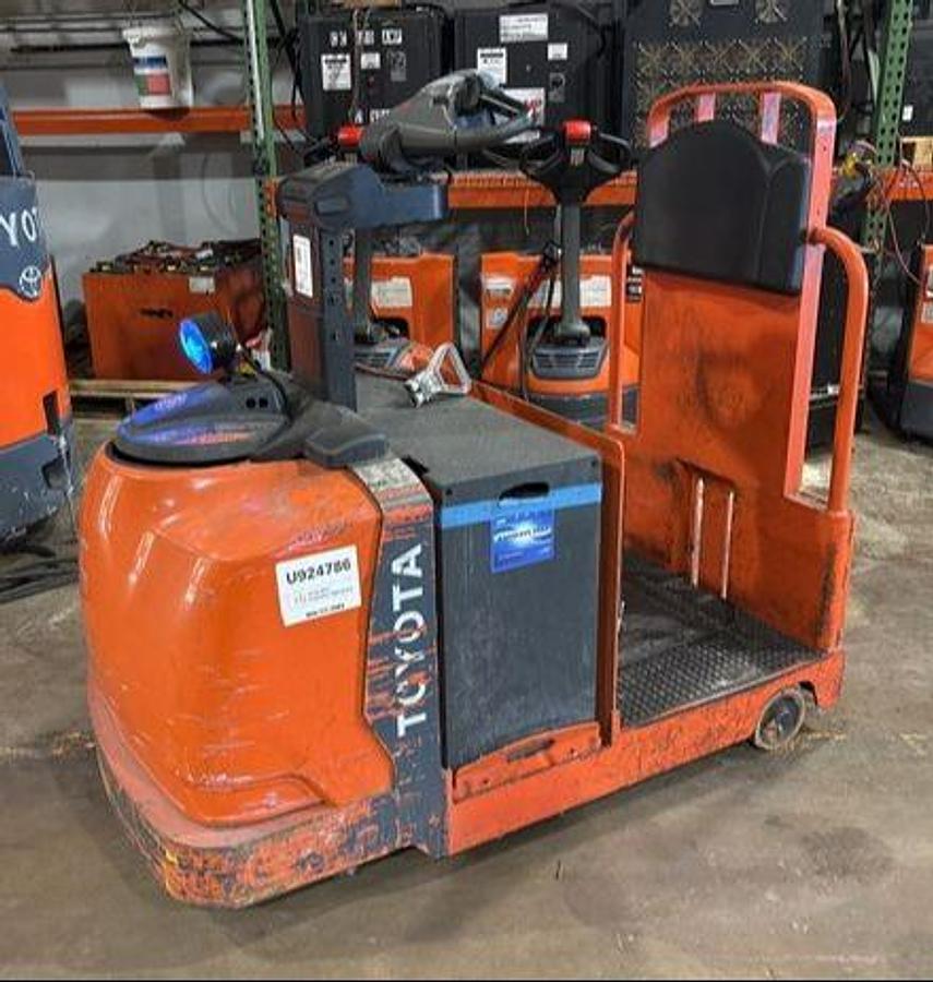 Side view of 2021 Toyota 8TB50 electric tow tractor with 10,000 lb towing capacity