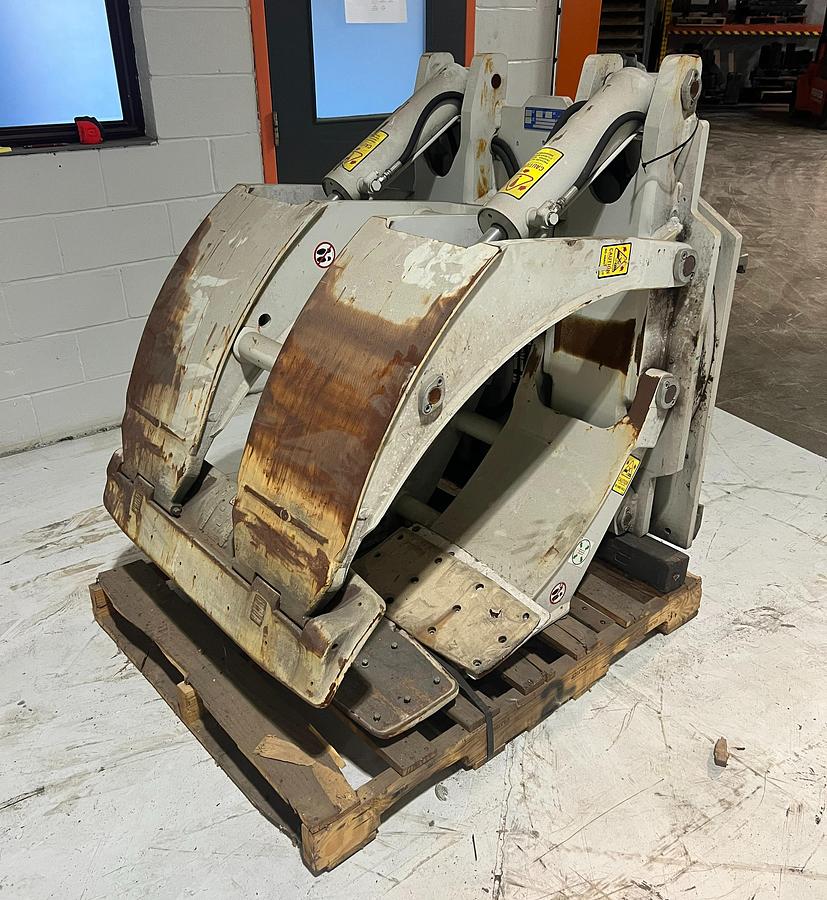 alt="Front angled view of Cascade 90F‑RCP‑321 paper roll clamp showing curved pads and Class IV mounting"