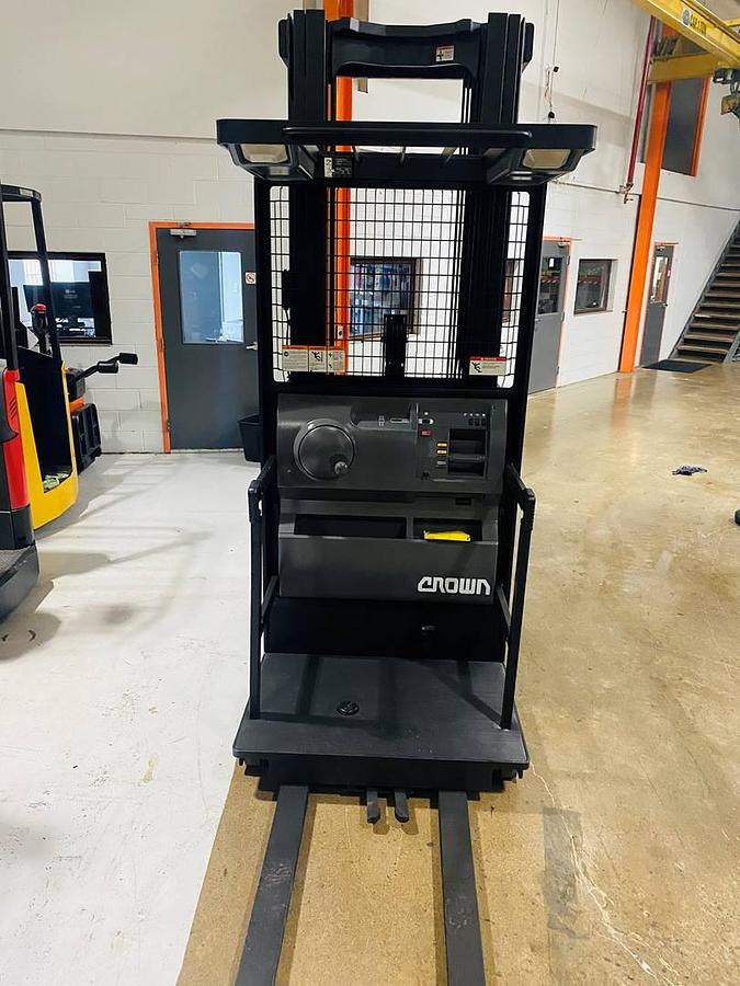 Operator platform view showing anti-slip surface and CSA dashboard