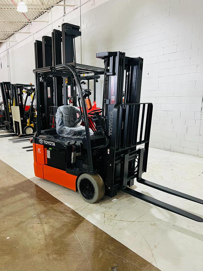 Toyota 3‑Wheel 4‑Way Forklift Narrow Aisle 189” Lift