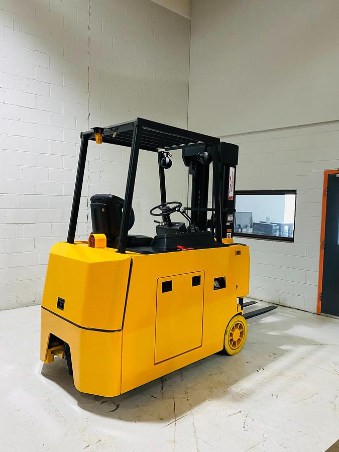 Drexel SLT22 – rear angle view – counterweight, battery compartment, CSA/MOL safety tags – swing mast forklift – Brampton ON