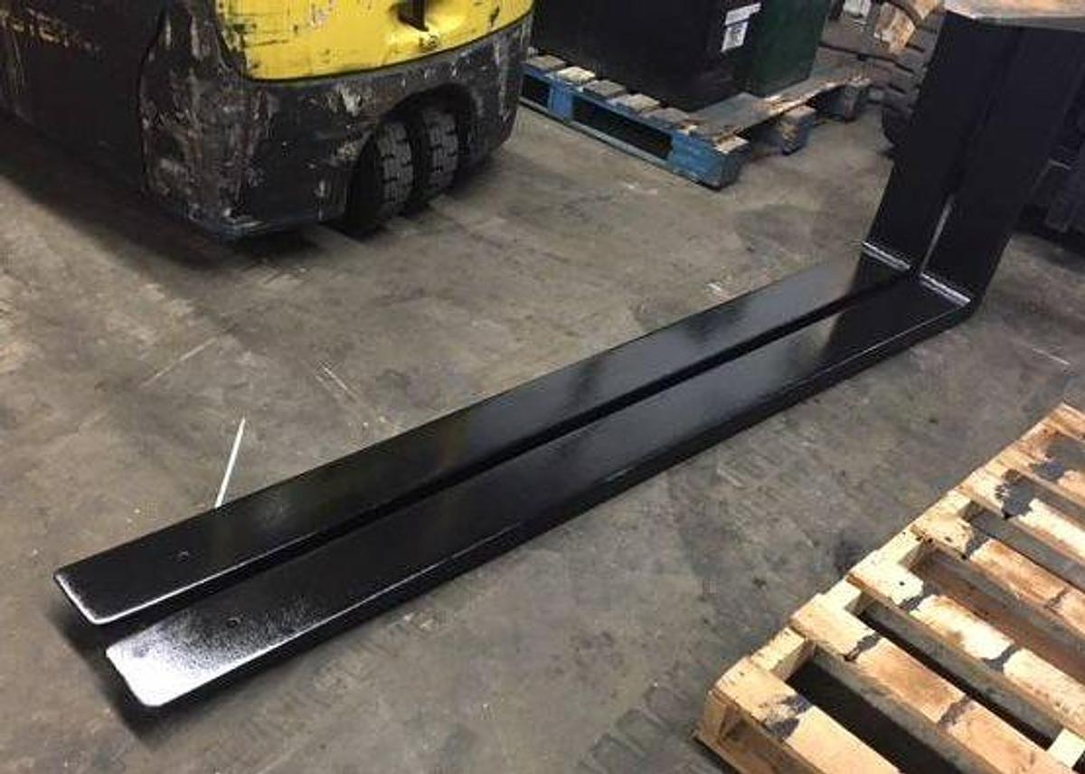 Premier Lift heavy-duty shaft-mount forklift forks – Class IV – 15,000 lb capacity – ¾” locking pin – CSA certified – Brampton ON