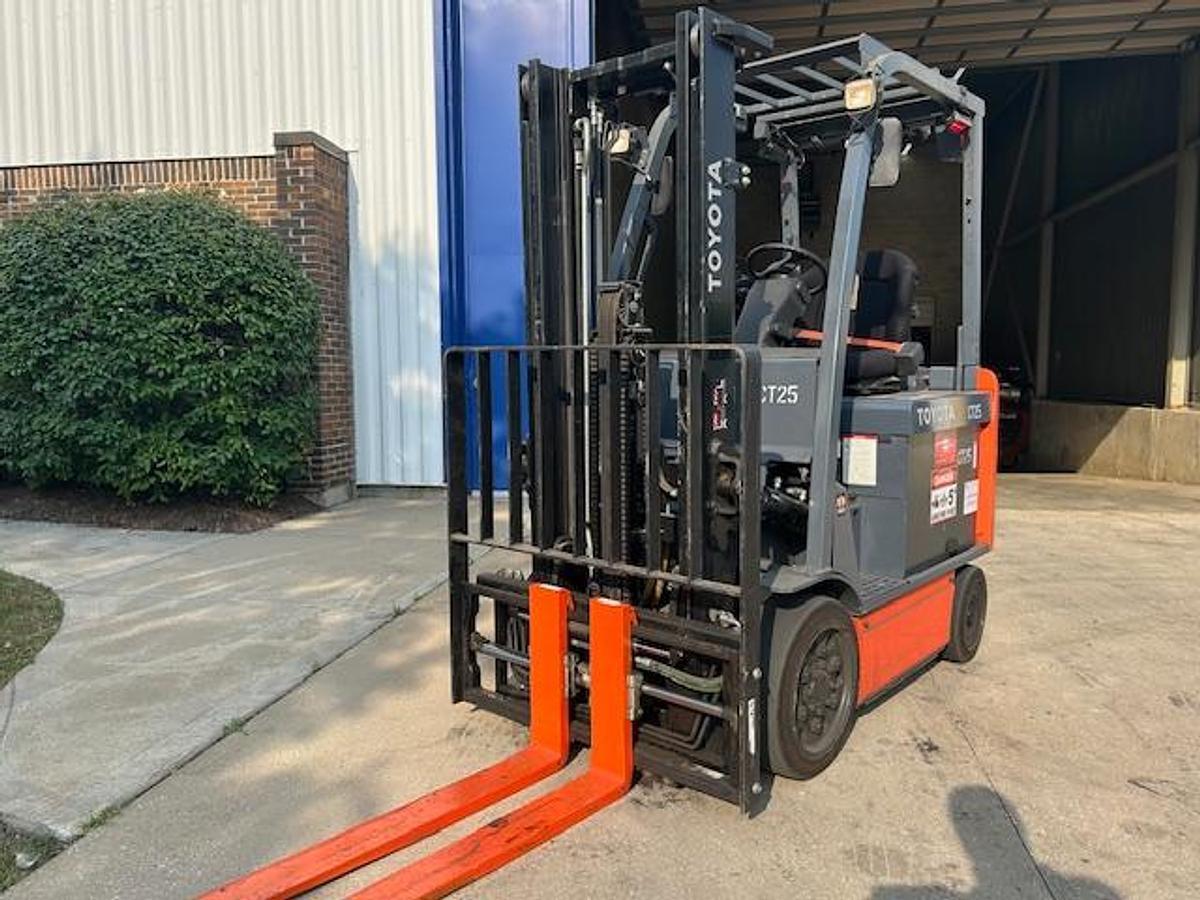 Toyota 8FBCU25 CSA electric forklift Brampton 5000 lb 131” FFL mast clamp-ready SS FP 36V battery extra indoor export