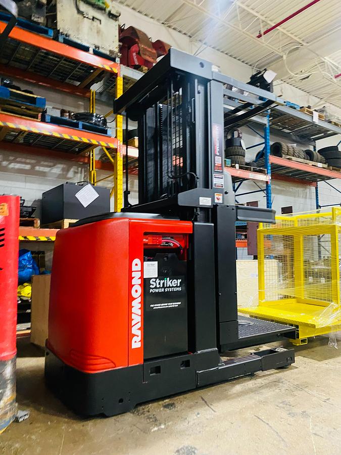 Raymond 550-OPC30TT WG – close-up rear view – counterweight and chassis detail – CSA/MOL certified electric picker – Brampton ON