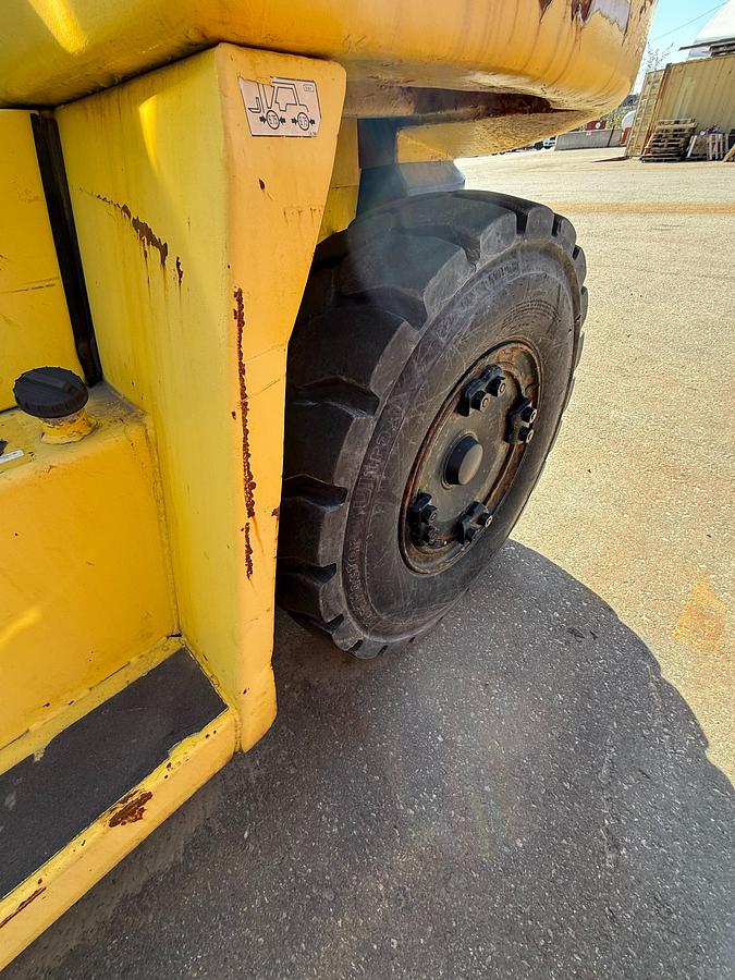Komatsu FD135T‑6 heavy‑capacity forklift — left steer pneumatic tire condition