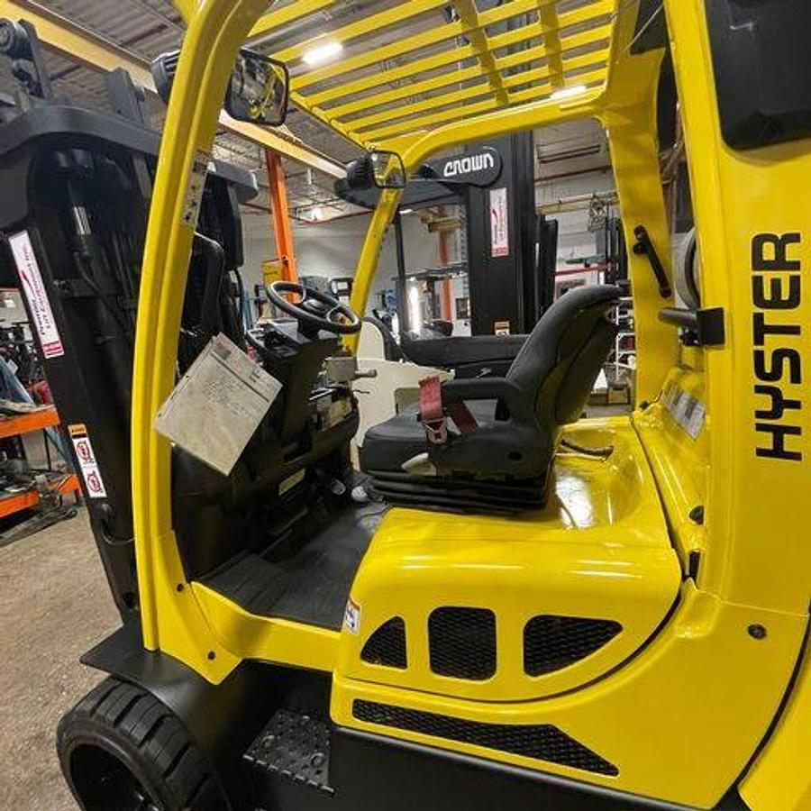 yster S120FTPRS – operator station – ergonomic controls, suspension seat, and multi-function display – CSA propane forklift – Brampton ON