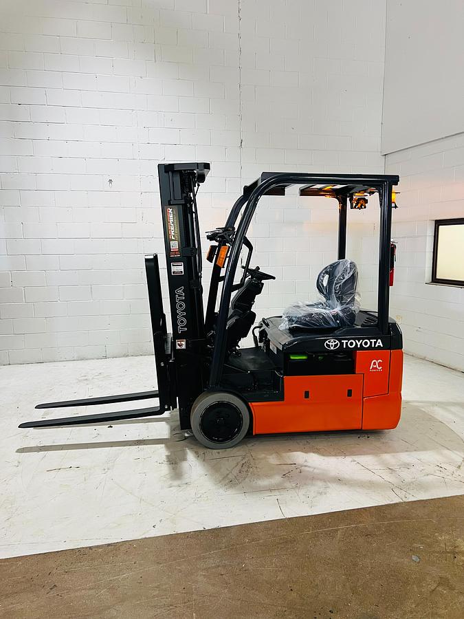 Side profile of 2021 Toyota 8FBE18U 3‑wheel electric forklift with 189" triple mast
