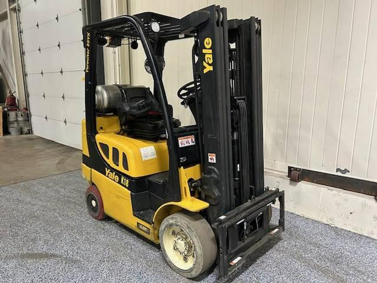 Yale GLC050VX – front angle view – forks, mast rails, and cushion tires – CSA propane forklift – Brampton ON