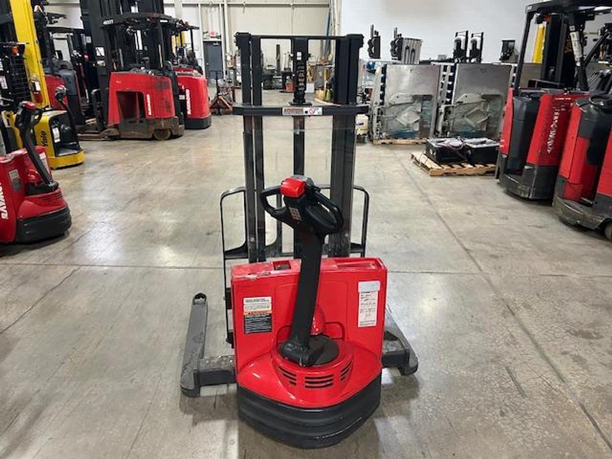 Raymond RAS25 – direct rear view – operator controls, tiller head, and rear chassis – CSA certified walkie stacker – Brampton ON