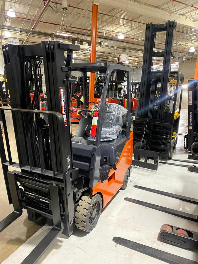 Toyota 8FGCU18 – passenger-side profile – mast, operator station, and propane bracket – CSA-certified cushion tire forklift – Brampton ON