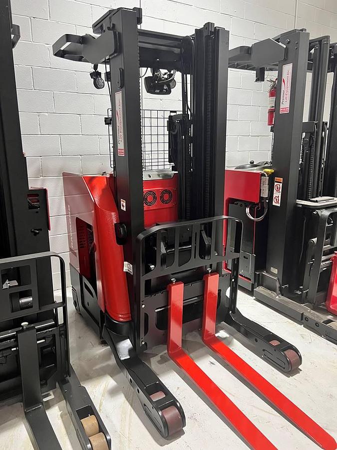 Opposite Front angled view showing mast rails and 42” fork tips