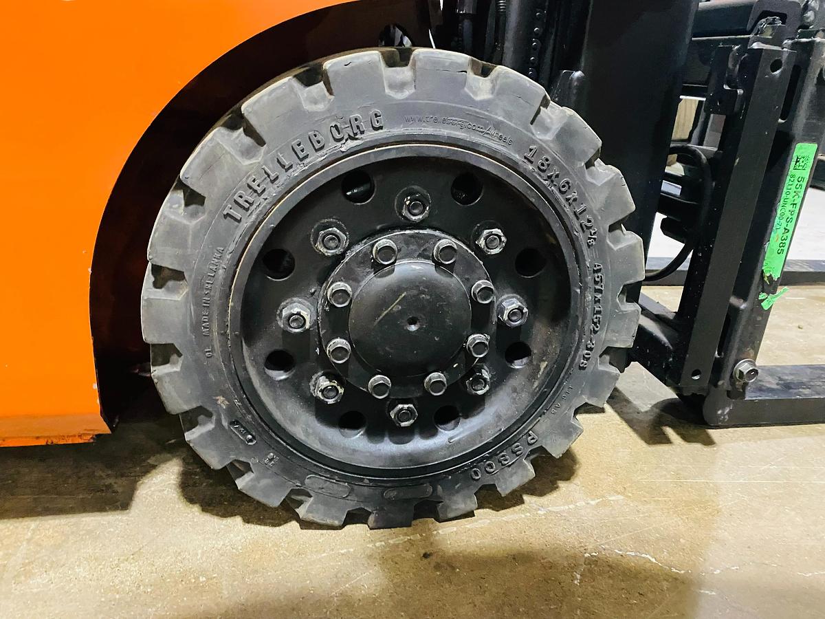 Toyota 8FGCSU20 Right Steer Tire — Cushion Tire — Steering Wheel