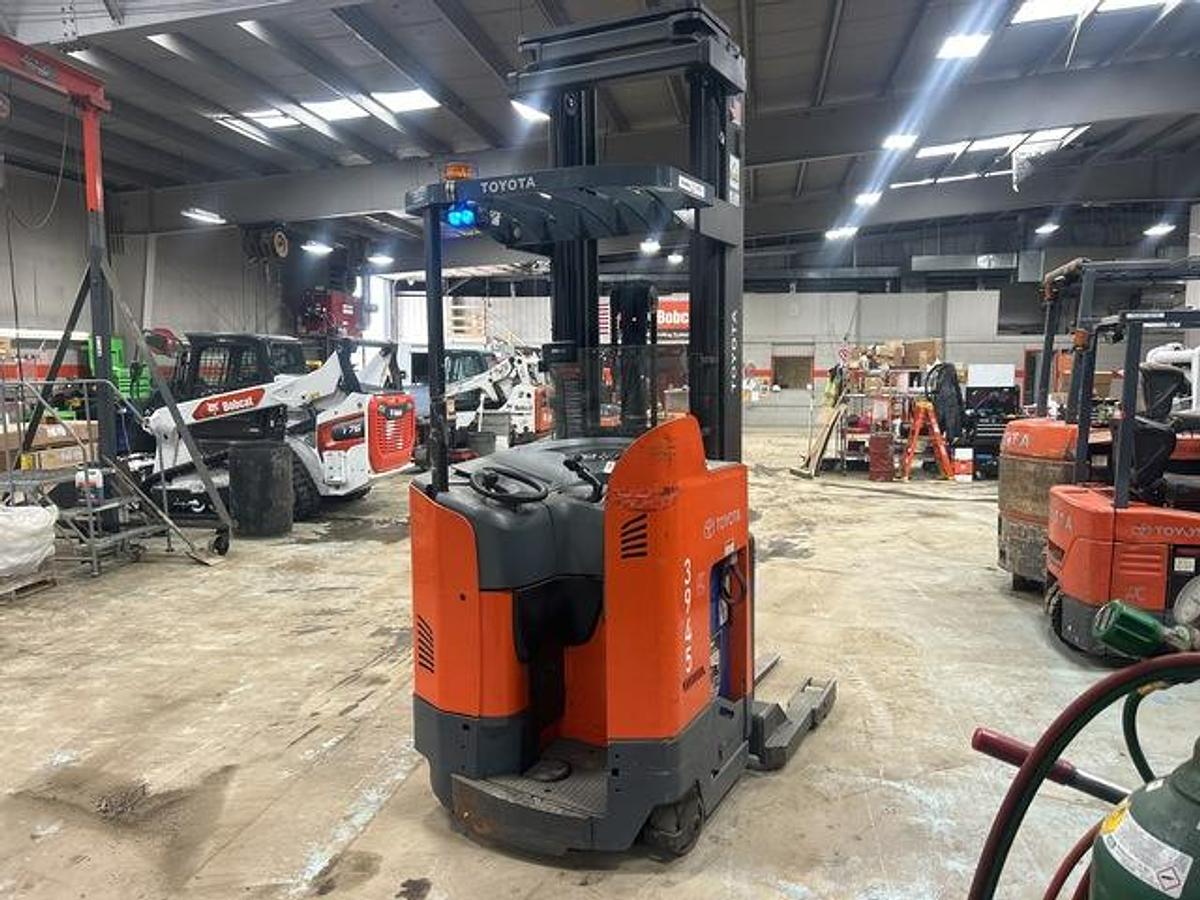 2019 Toyota 9BRU23 rear view — counterweight and narrow‑aisle reach truck chassis