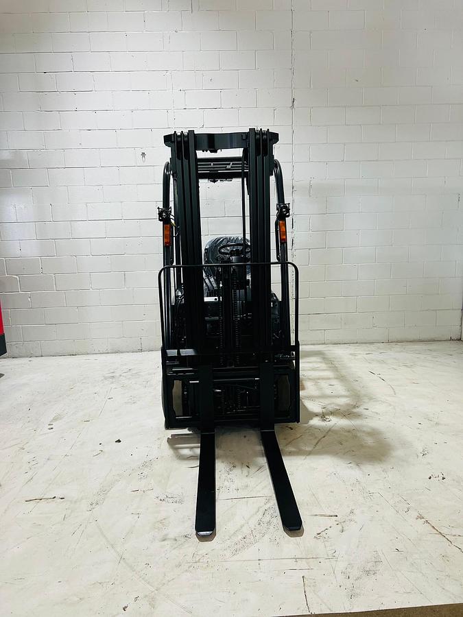 Front facing mast, load backrest, side shift and 42" fork tips