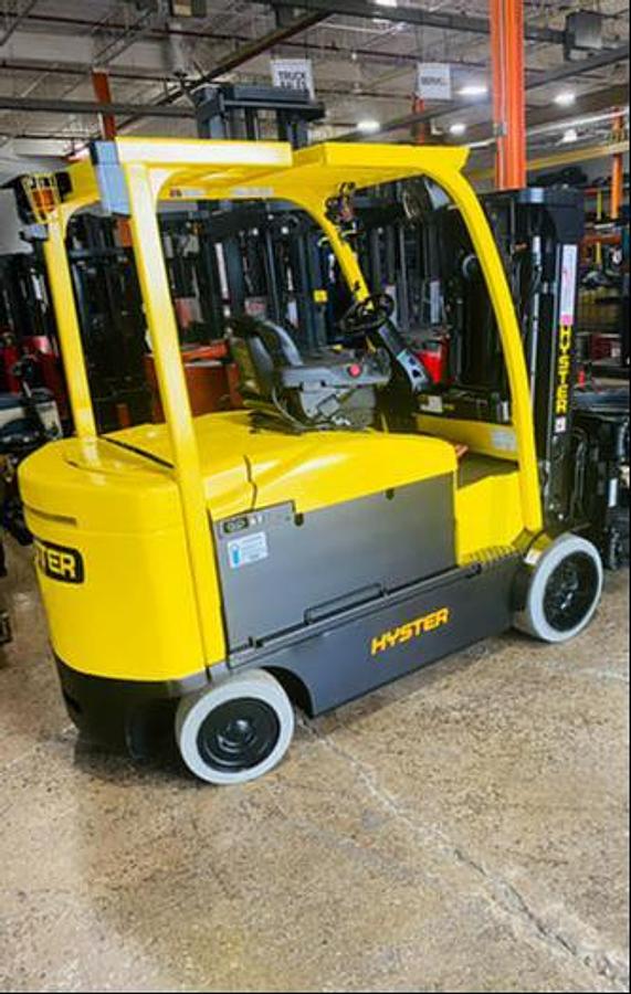 Hyster E120XN – alternate rear angle – counterweight, rear lighting, and CSA safety decals – CSA-certified electric forklift – Brampton ON