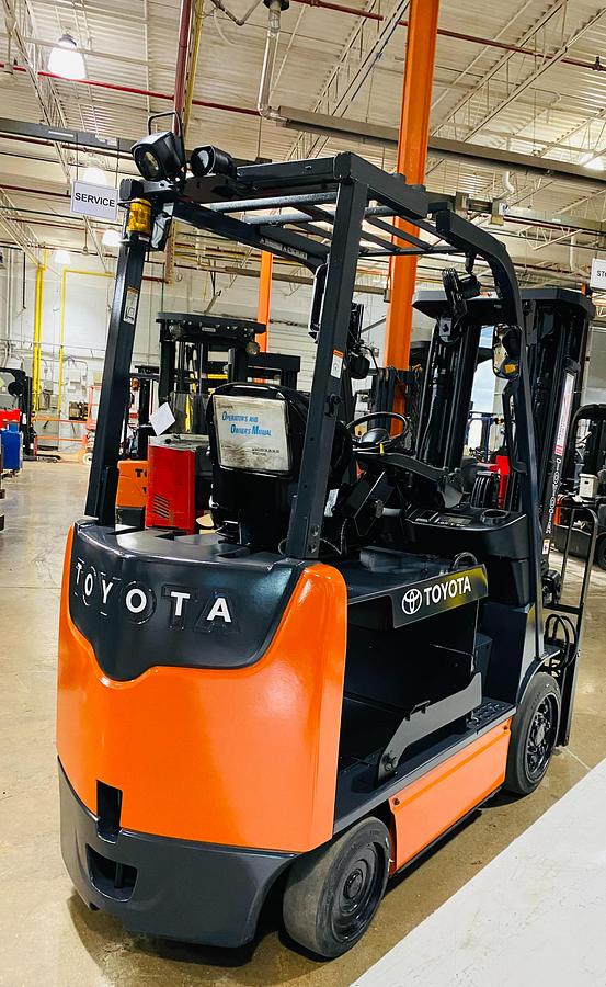 2015 Toyota 8FBCU32 electric forklift rear angle view counterweight 36V