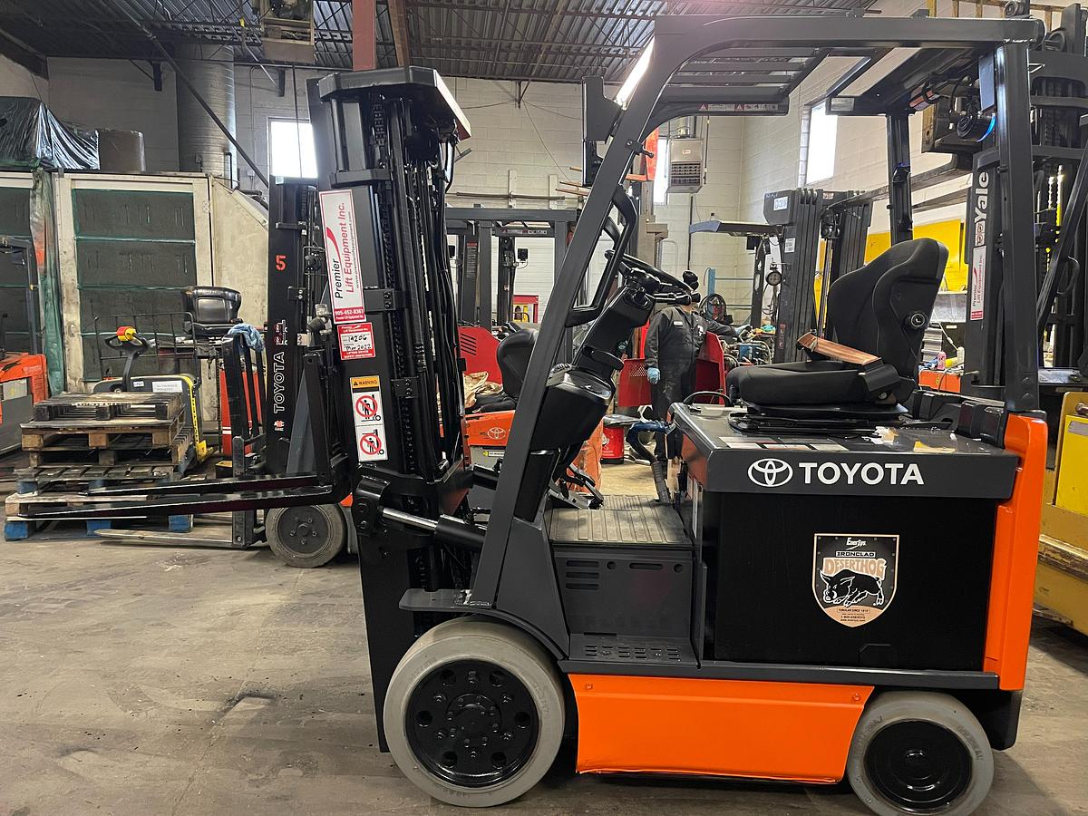 Profile view of 2019 Toyota 8FBCU25 electric forklift showing 4-wheel chassis, battery compartment, and side shift carriage