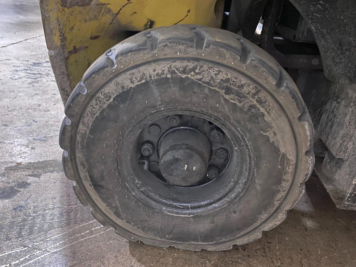 Hyster H50XM – right rear steer tire – solid pneumatic tread – CSA-certified outdoor forklift – Brampton ON