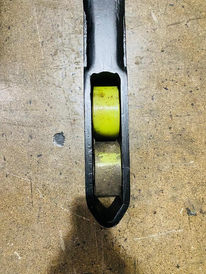 Right side straddle leg with non mark poly load wheels