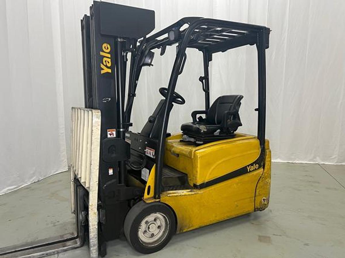 Refurbished 2015 Yale ERP040VT 3-Wheel Electric Forklift | 241” Quad Mast | Brampton