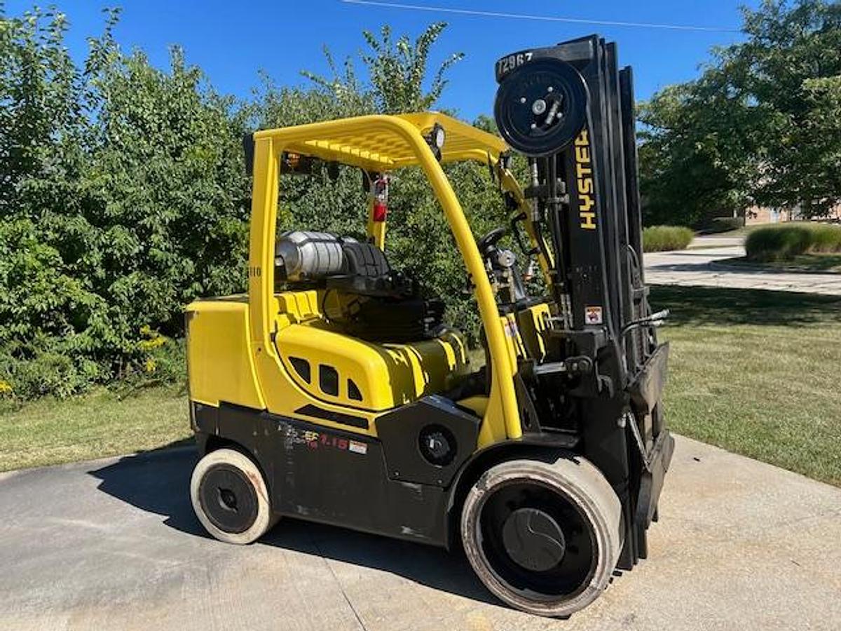 2019 Hyster S135FT CSA propane forklift Brampton 13500 lb 185” triple mast clamp-ready 4-way hydraulics cushion tires indoor warehouse export-ready