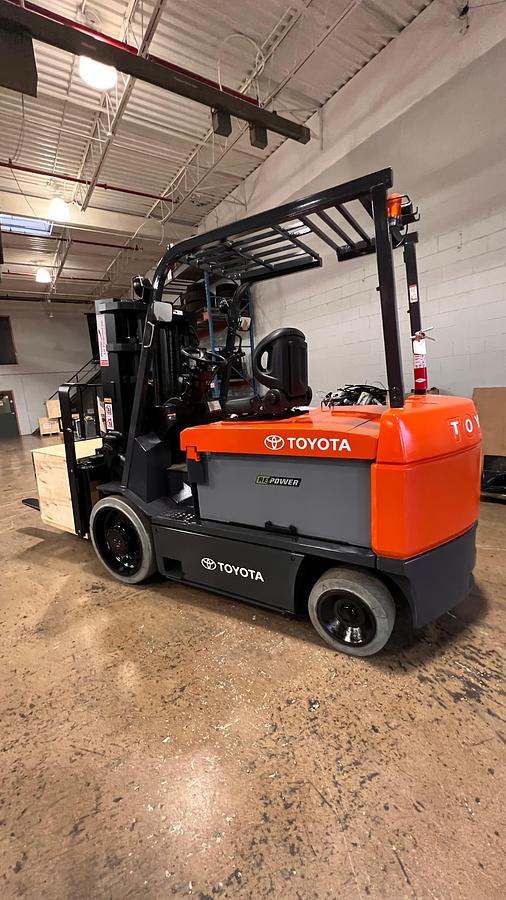 Back angled side view showing counterweight and rear lights