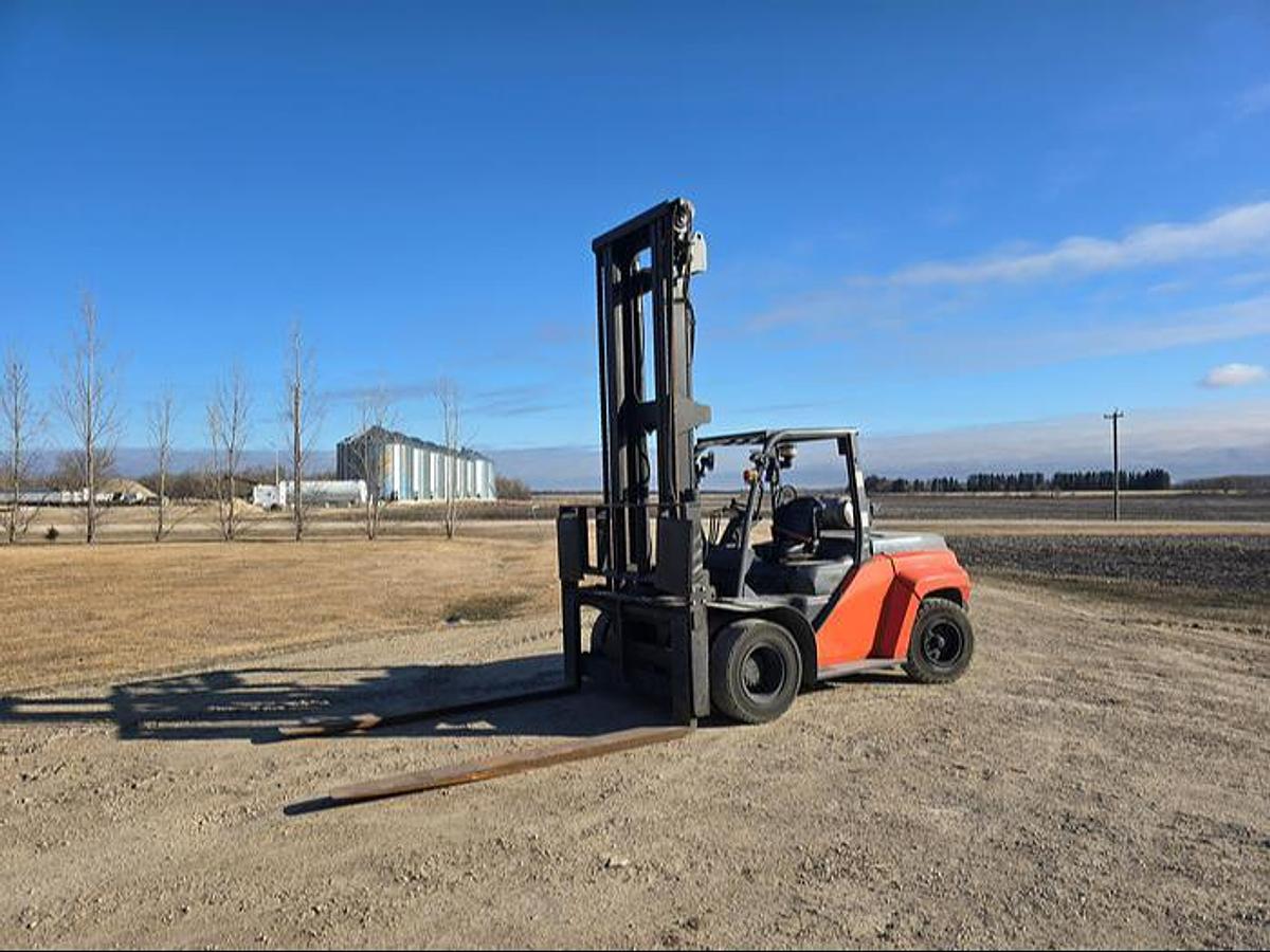 2015 Toyota 8FG80U LPG Forklift | CSA Certified | Two-Stage Mast | Fork Positioner | Pneumatic Tires | Ships from Manitoba | Export Ready
