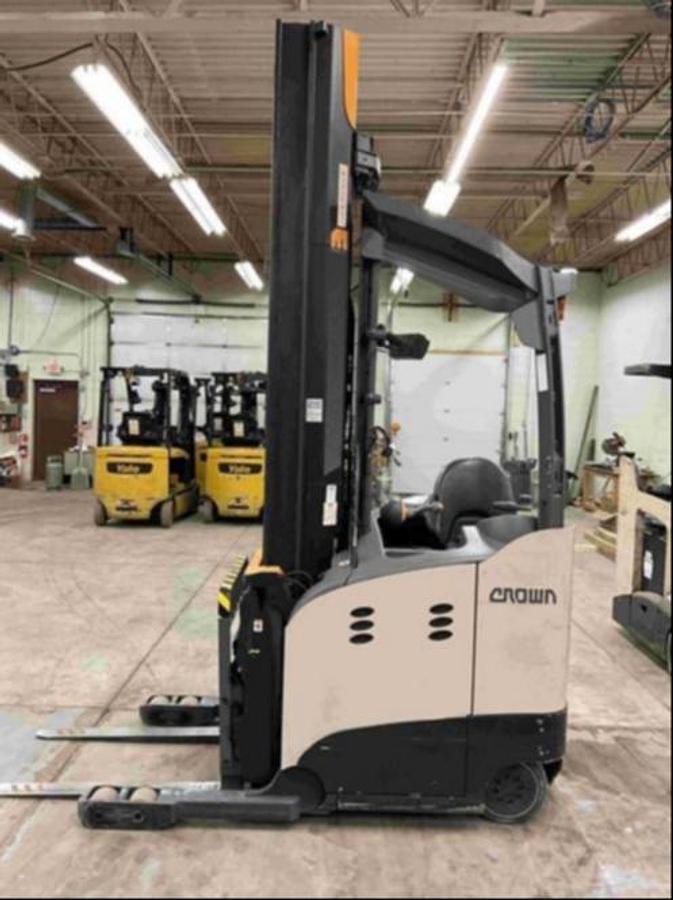 Crown RM6095S-45 CSA mono mast reach truck Brampton 4500 lb 306” lift