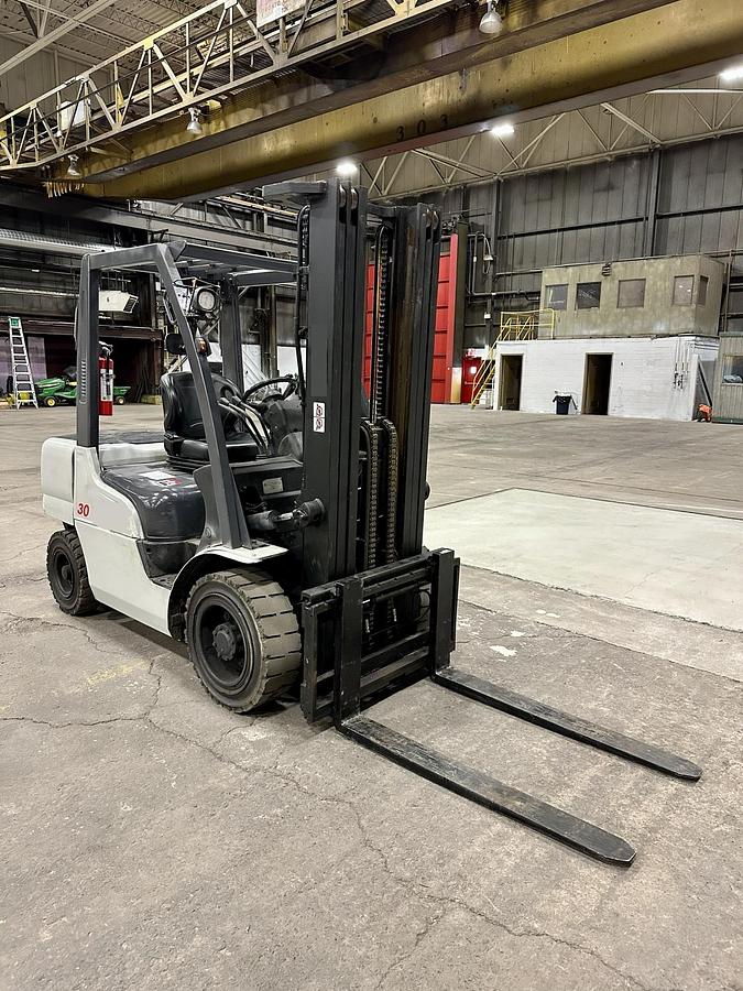 Unicarriers FHD30-A1 – front angle view – triple mast, side shift forks, diesel chassis – CSA-certified outdoor forklift – Brampton ON