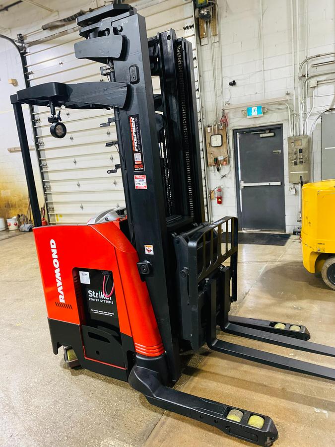 Raymond 740-DR32TT parked in warehouse – freezer zone retrofit available