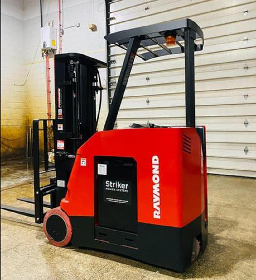 Raymond 425-C35TT – alternate side profile – battery compartment and chassis – CSA/MOL certified stand-up counterbalance forklift – Brampton ON