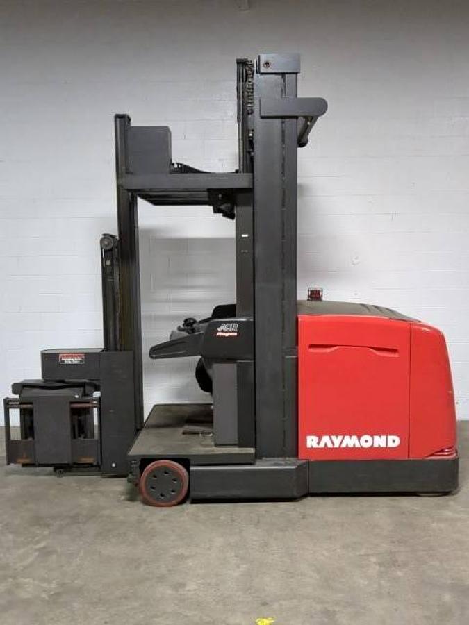 Raymond 960-CSR30T – full side profile – turret mast and elevated operator cab – CSA/MOL certified electric forklift – Brampton ON