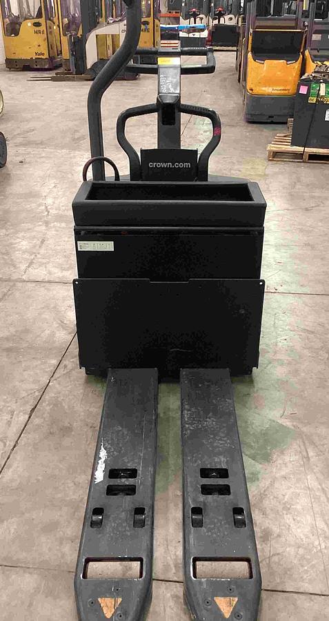 Front view of Crown PE4500 showing rare 22-inch narrow forks with 48-inch fork length.