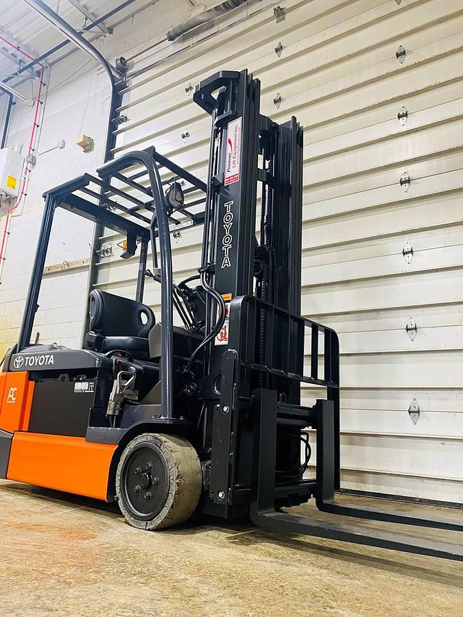 Toyota 8FBE20U – front mast angle – triple-stage lift – load backrest and forks – CSA certified electric forklift – Brampton ON