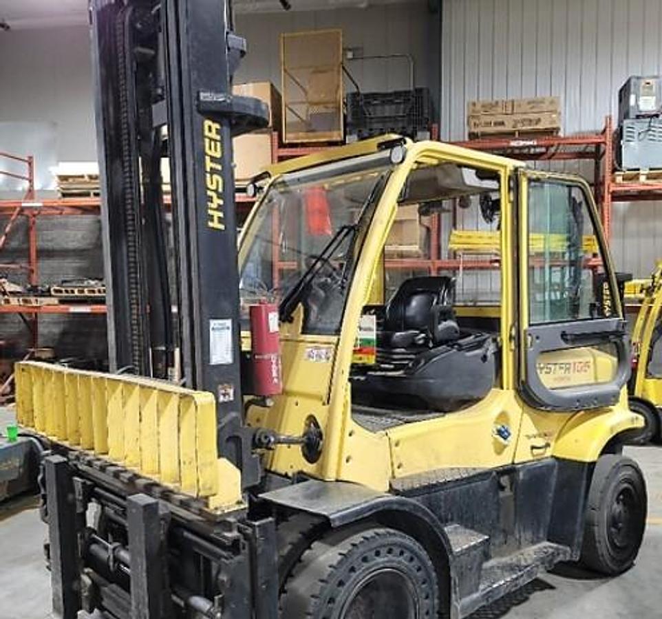 Opposite front angle view of Hyster H155FT diesel forklift – CSA-certified 15,000 lb outdoor unit with tapered steel forks, 173” mast, and hydrostatic steering – Premier Lift Equipment Brampton ON