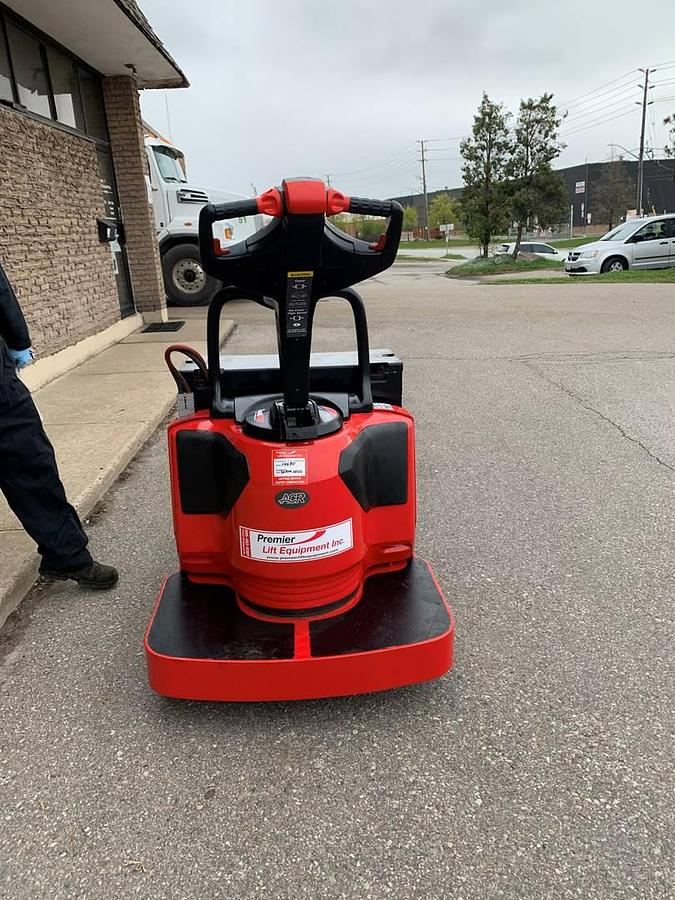 Raymond 8410 – rear view – fixed operator platform and butterfly throttle – CSA/MOL certified electric pallet jack – Brampton ON