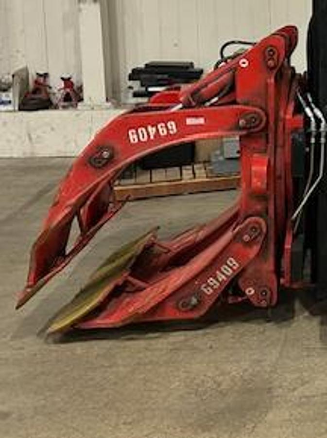 Side view of Bolzoni paper roll clamp forklift attachment with 180° rotation – designed for secure handling of large industrial rolls in packaging and printing environments