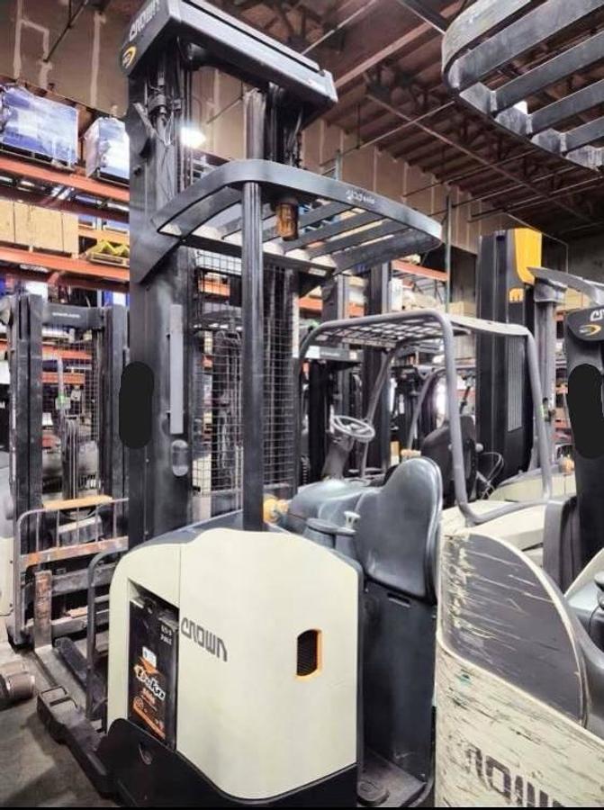 2012 Crown RD5725-30 CSA deep reach forklift Brampton 3000 lb 300” triple mast pantograph freezer-compatible export-certified