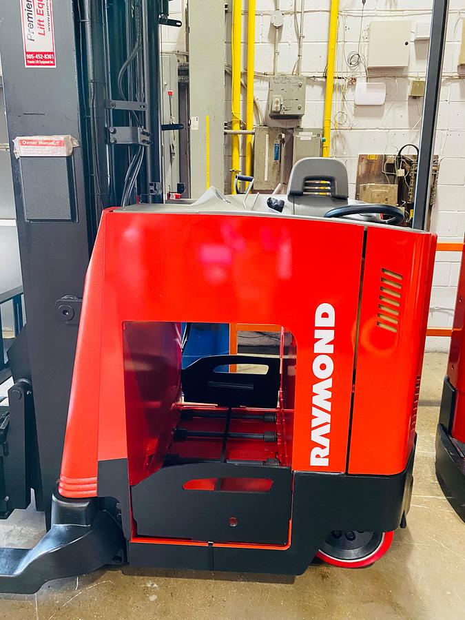 side view of battery compartment for 36 volt battery