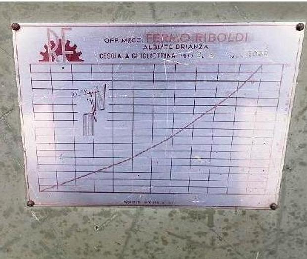 Usato CESOIA A GHIGLIOTTINA RIBLDI FERMO DA MM 2050