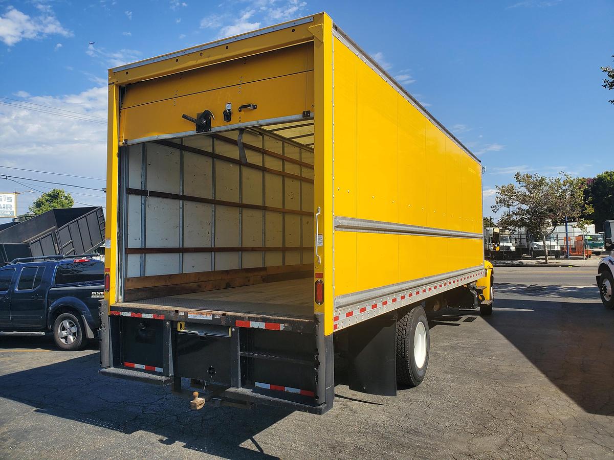 Used 2021 International MV607 with a 26' Box